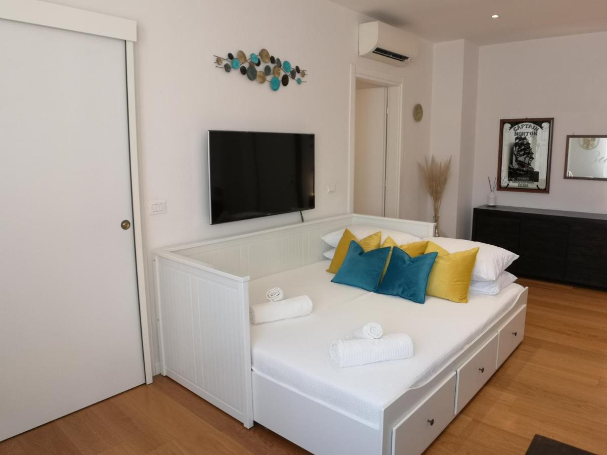 Convenient Family Apt With Private Parking Mestre Exteriör bild